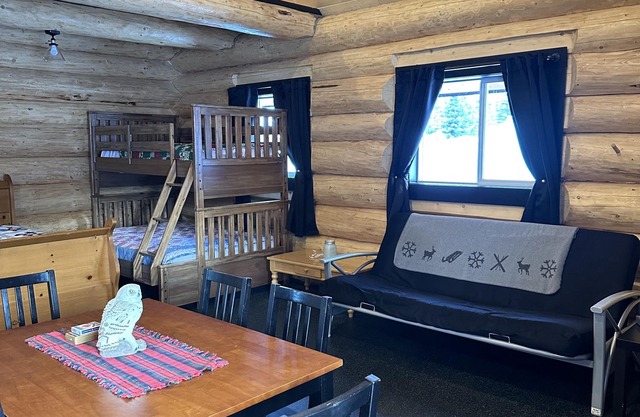 Beautiful cozy log cabin getaway