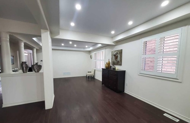 Beautiful, cozy, modern 4 bedroom house in the heart of Brampton