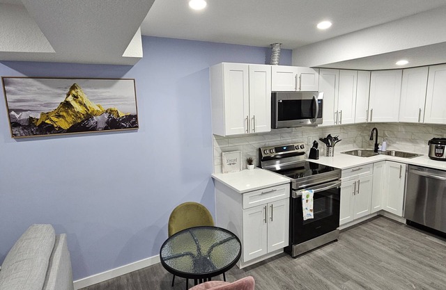 Beautiful & cozy one bedroom home in a welcoming & eye-catching Brighton area