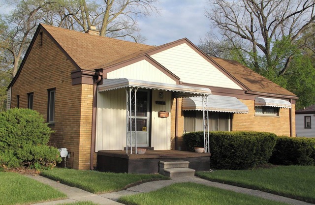 Beautiful, Cozy Stay in Oak Park, Queen Bedroom, Work Setup, Central Air. Grill