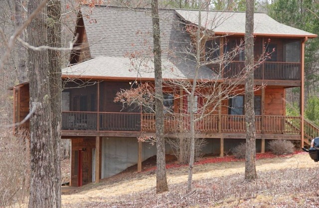 Beautiful Custom Cabin on almost 2 acres with lots of privacy