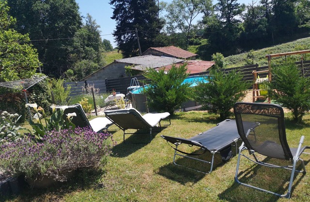 Beautiful detached 2 bedroom farmhouse