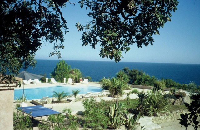 Beautiful detached villa with sea view OR garden and swimming pool in Solenzara Corsica