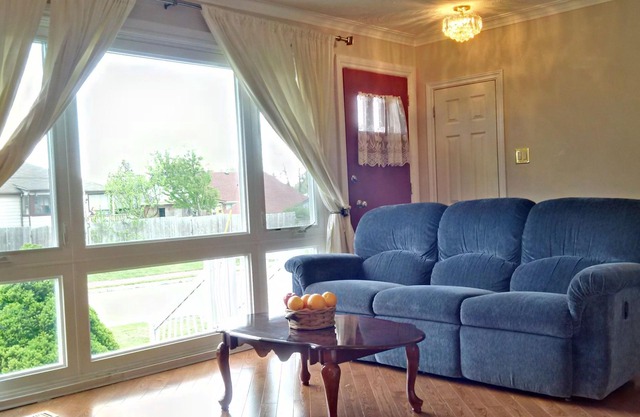 Beautiful Detached Clean and Spacious 6 Bedroom House – Toronto
