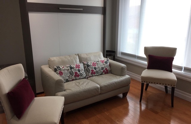 Beautiful Downtown Toronto Suite - Heart of Queen West-Entire 2nd Floor-Monthly