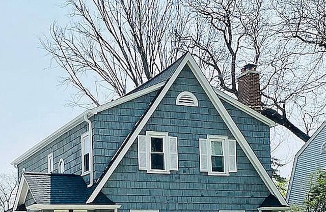 Beautiful English Cottage in Historic Old Town