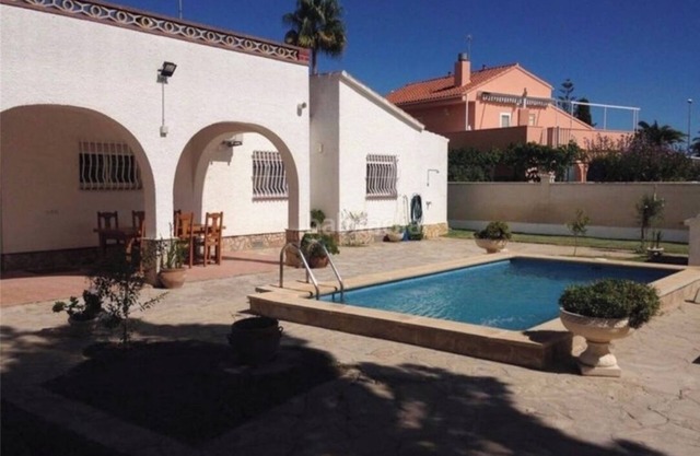 Beautiful house in the Ebro Delta with outdoor pool and 100 m. from the beach