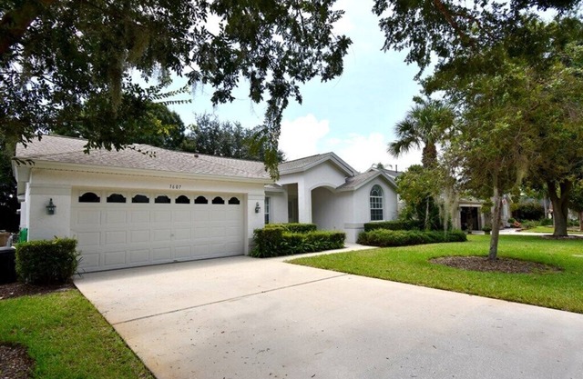 Beautiful Family Home near Disney! Completely Renovated! Private Pool & Jacuzzi!