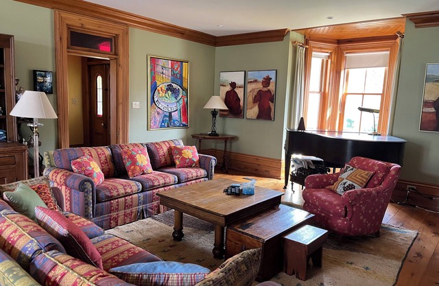 Beautiful farmhouse in the rolling hills of Mulmur 1.5 hrs north of Toronto