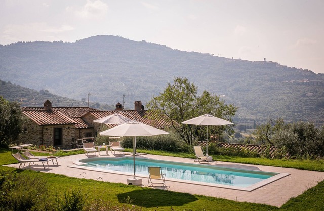 Beautiful farmhouse in the Tuscan countryside with private pool.