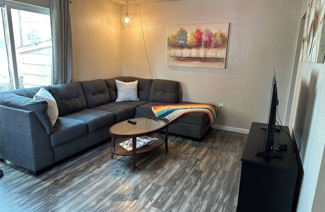 Beautiful Finch Arboretum 2BR House/AC/Free Parking/Near Attractions