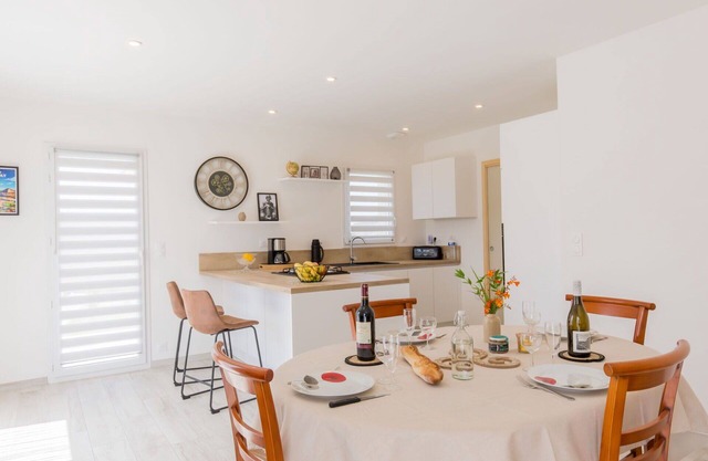 Beautiful private villa for 6 guests with WIFI, TV, terrace and parking