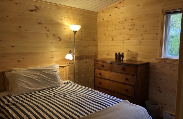 Beautiful fully equipped 2 bedroom cottage in Bayfield.