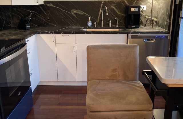 Beautiful furnished 3 bedroom condo in upscale resort neighborhood