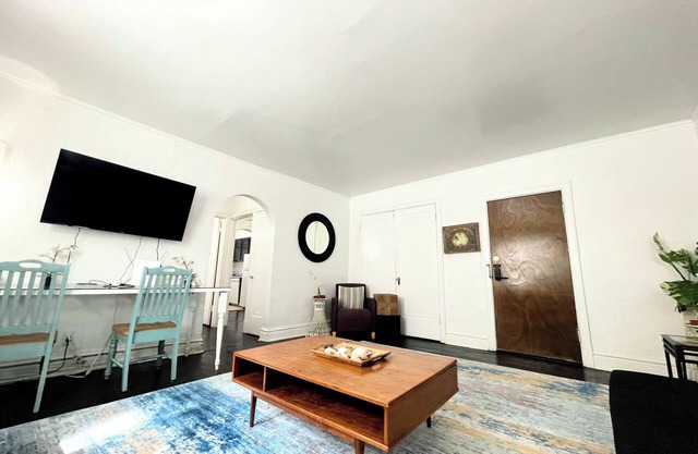 Beautiful Getaway In Central Saint Louis!