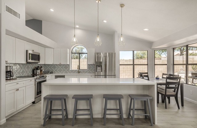 Beautiful Glendale home with FREE HEATED POOL