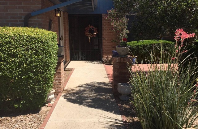 Beautiful Golf Course Home - last minute bookings deals available -contact owner