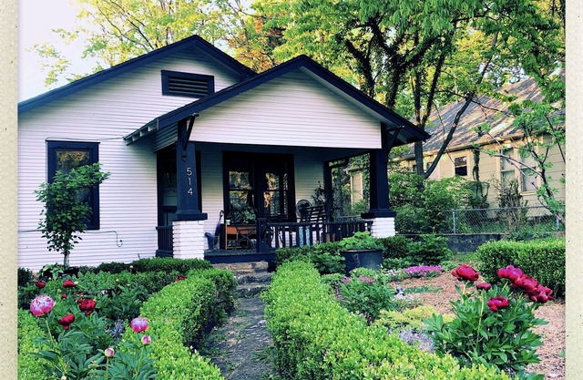 Beautiful Guest House/Studio, 10 minutes from U of A!