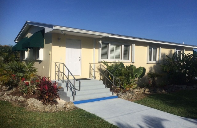 Beautiful Guest Home On 5 Acres. Close to Everglades, Biscayne Bay, Fl Keys