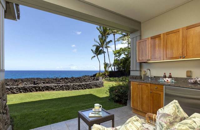 Beautiful Hali’i Kai 15-C, oceanfront, watch whales from your lanai