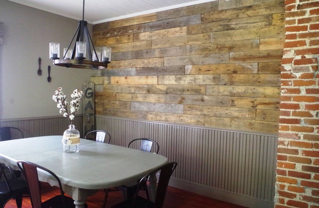 Beautiful historic 3 bed 3 bath Guest House w old stone wine cellar!