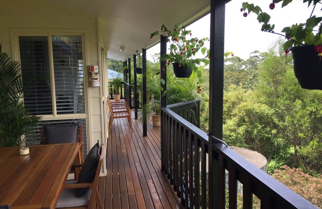 Beautiful House Gold Coast Hinterland Views Quiet Close to Action Away fr Crazy