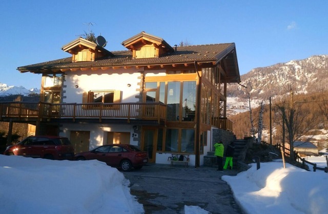 Beautiful Holiday Apartment With Stunning Mountain Views