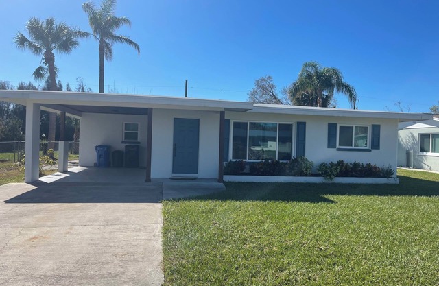 Beautiful home 2 miles away from Venice Beach!