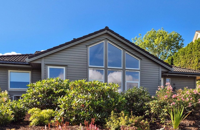 Beautiful home in Bjørøyhamn with house sea view