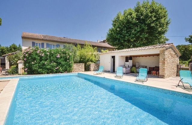 Beautiful home in Caderousse with WiFi
