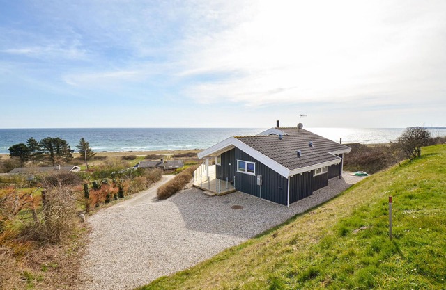 Beautiful home in Ebeltoft with sauna