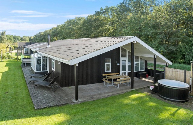 Beautiful home in Juelsminde with sauna