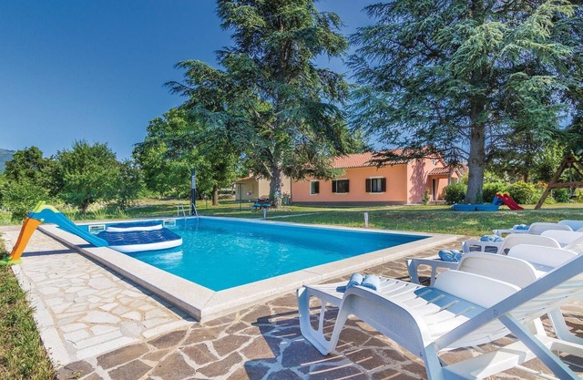 Beautiful home in Krsan with WiFi