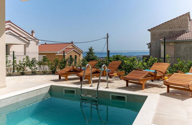 Beautiful Home in Kucine With Wifi, 4 Bedrooms and Heated Swimming Pool
