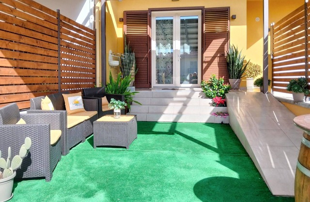 Beautiful home in Menfi with WiFi