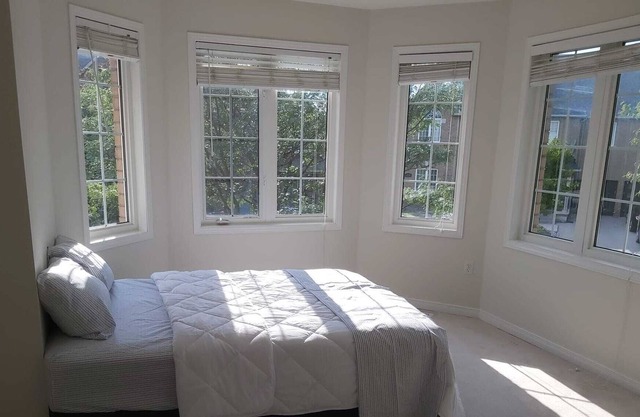 Beautiful Home in Newmarket, Ontario, 5 minutes from big plaza