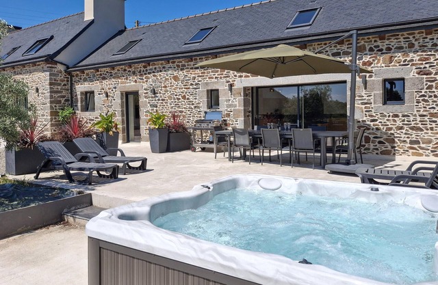 Beautiful home in Pordic with WiFi