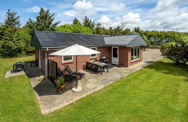 Beautiful Home In Ringkøbing With Wifi