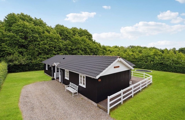 Beautiful home in Toftlund with WiFi