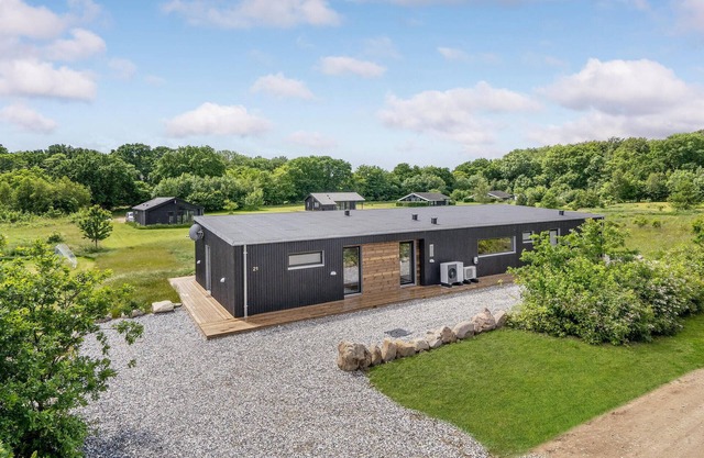 Beautiful home in Tranekær with WiFi
