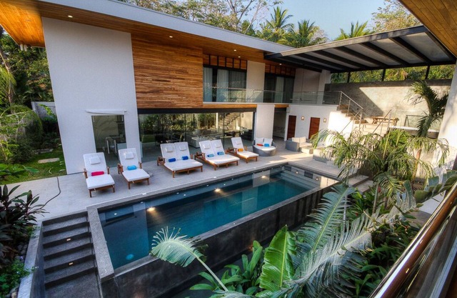 Beautiful home tranquil oasis w/pool only 2min from Playa Guiones