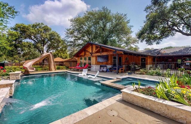 Beautiful Home with pool, fireplace, pool table, hot tub, & W/D