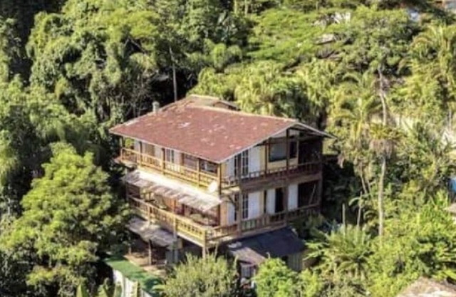 Beautiful house 10 min from the beach and waterfall