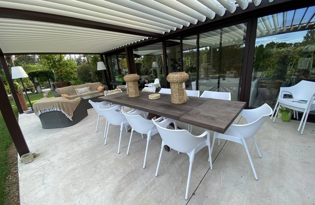 BEAUTIFUL HOUSE, CLOSED SWIMMING POOL CLOSE , CLIMATISEE, IN THE COUNTRYSIDE