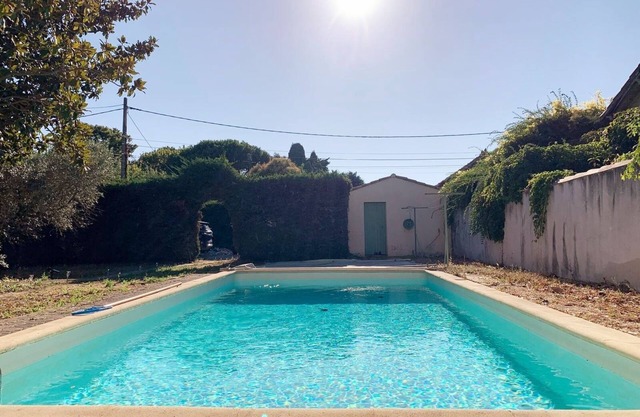Beautiful house with swimming pool near Arles and St Remy de Provence