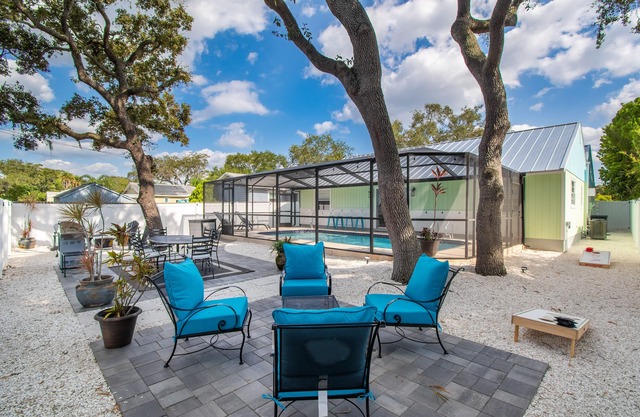 Beautiful Ibis Cottage for outdoor lovers with pool, fire pit, and billiard room