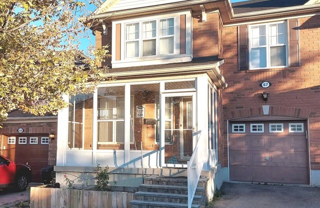 Beautiful, Ideally located luxury entire 4 bedroom + Parking