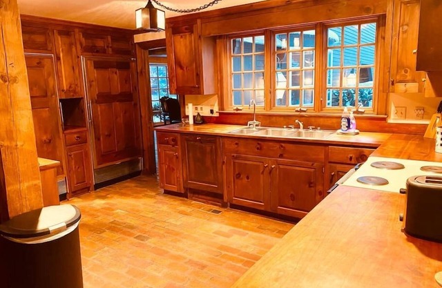 Beautiful in town acreage