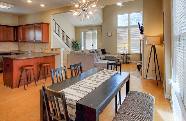 Beautiful Island Home near Medical district