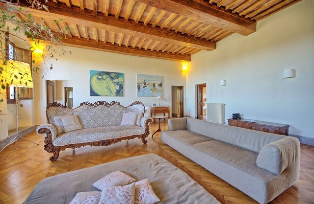 Beautiful apartment with WIFI, TV, terrace, panoramic view and parking, close to San Gimignano